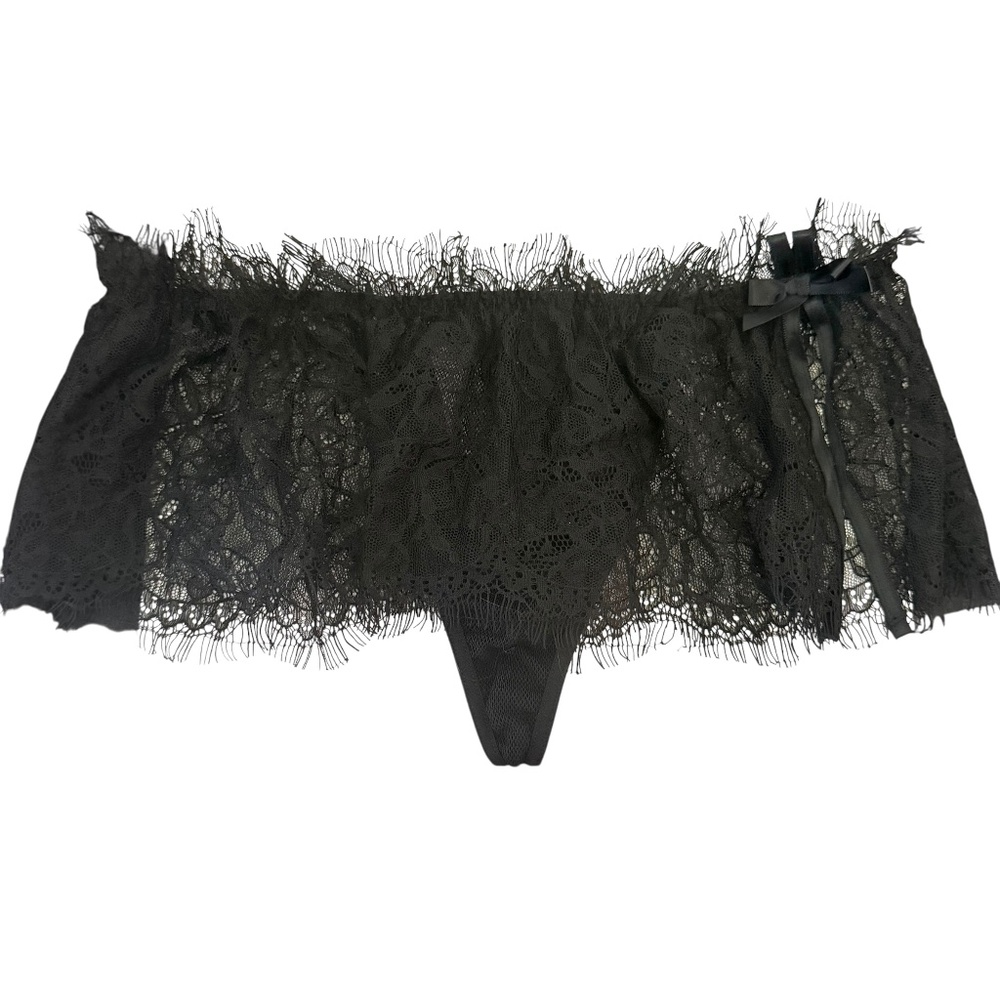 NWOT Victoria's Secret 'VERY SEXY' Black Lace Skirted Thong Panties M